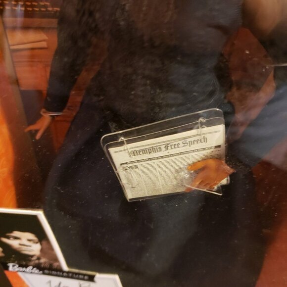 Ida B. Wells Barbie Signature Inspiring Women Series doll - Picture 5 of 7